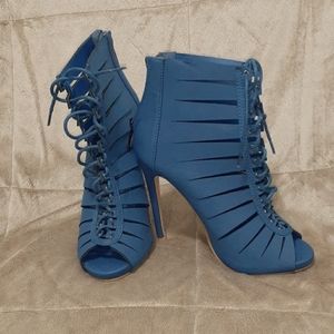 Bella Marie blue booties size 7